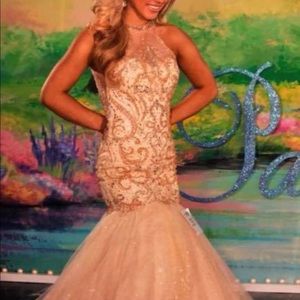 BEAUTIFUL GOLD PROM/EVENING dress